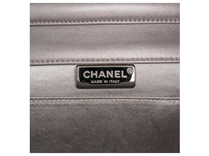 Borsa a tracolla Chanel Small Lambskin Chocolate Bar CC Piercing Studded Chain Flap Grigia Grigio - vista 5
