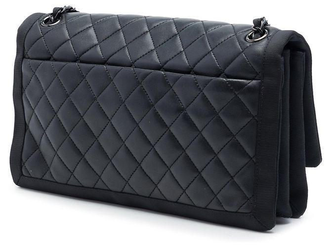 Chanel CC So Black Schultertasche aus gestepptem Lammleder und Grosgrain in Schwarz - Ansicht 2