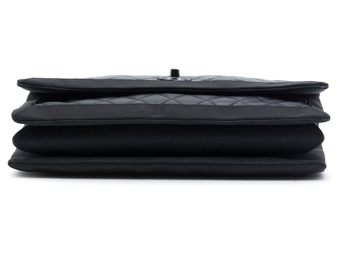 Chanel CC So Black Schultertasche aus gestepptem Lammleder und Grosgrain in Schwarz - Ansicht 3