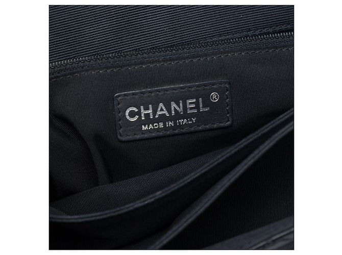 Chanel CC So Black Schultertasche aus gestepptem Lammleder und Grosgrain in Schwarz - Ansicht 5