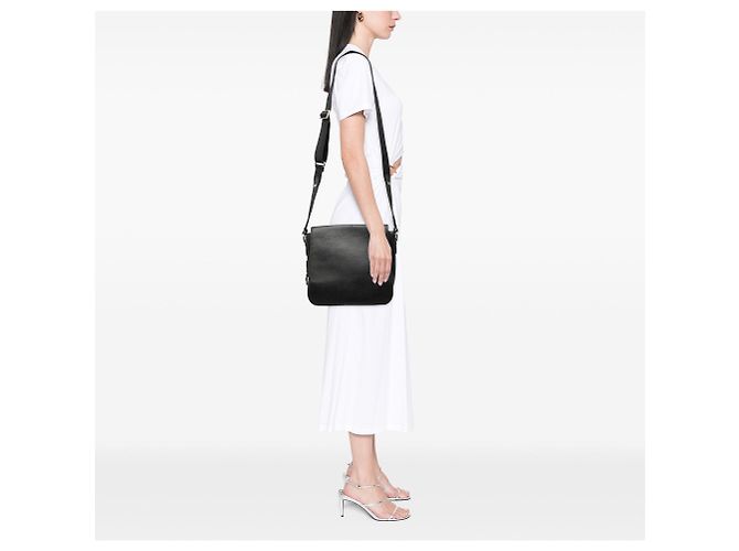 Borsa a tracolla Louis Vuitton Taiga Andrei nera Nero - vista 6
