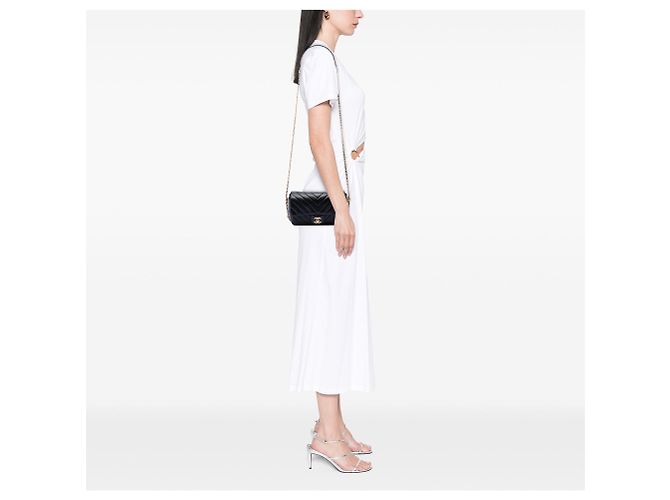 Borsa a tracolla Chanel Mini Rectangular Chevron Lambskin Chain Around Flap nera Nero - vista 6
