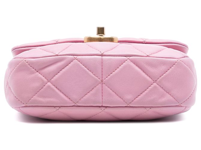 Bolsa transversal Chanel Mini Candy em pele de cordeiro acolchoada rosa com corrente - vista 3