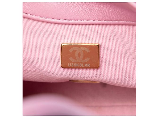 Bolsa transversal Chanel Mini Candy em pele de cordeiro acolchoada rosa com corrente - vista 6