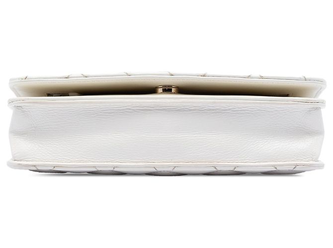 Wallet On Chain Borsa a tracolla con catena Chanel CC in pelle di vitello chevron crinkled bianca Bianco - vista 3