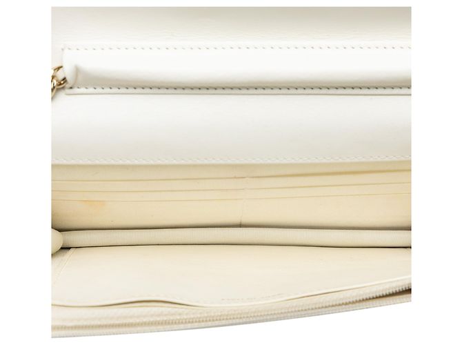Wallet On Chain Borsa a tracolla con catena Chanel CC in pelle di vitello chevron crinkled bianca Bianco - vista 4