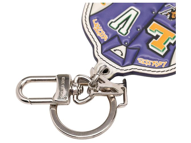Portachiavi e charm Illustre in pelle stampata e ottone viola Louis Vuitton LV Varsity Jacket Porpora - vista 3