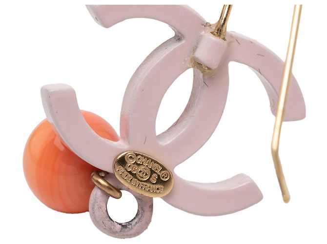 Orecchini a amo con perle in resina placcati oro e CC Chanel rosa - vista 3