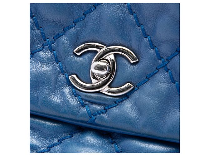 Borsa a tracolla Chanel Love Me Tender piccola in pelle di vitello blu - vista 5