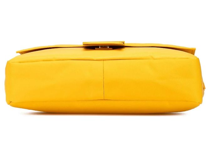 Borsa a tracolla Fendi Large Econyl Nylon Baguette Gialla Giallo - vista 3