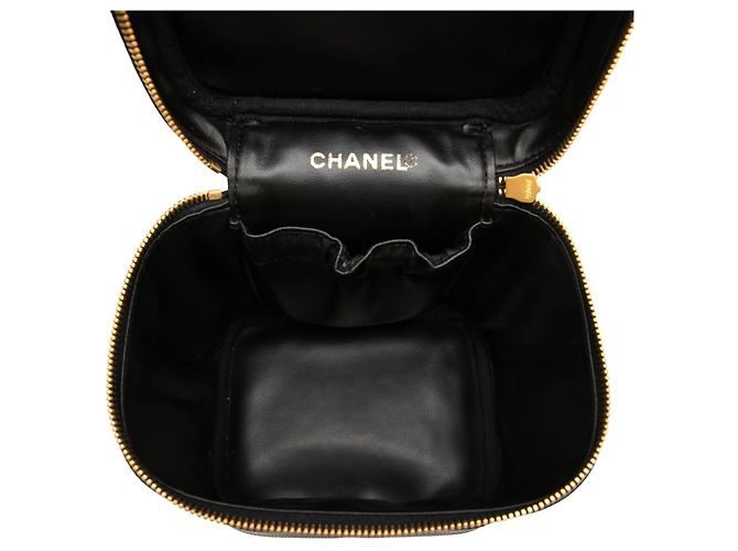 Vanity Beauty case Chanel CC Caviar nero - vista 4