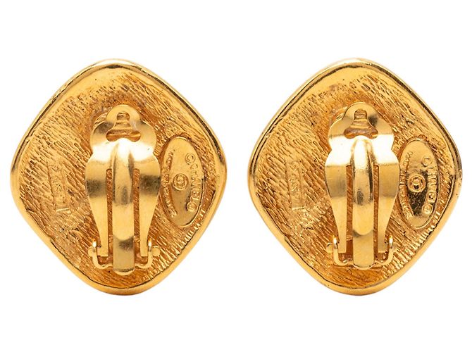 Orecchini a clip Chanel a rombi trapuntati placcati oro D'oro - vista 2
