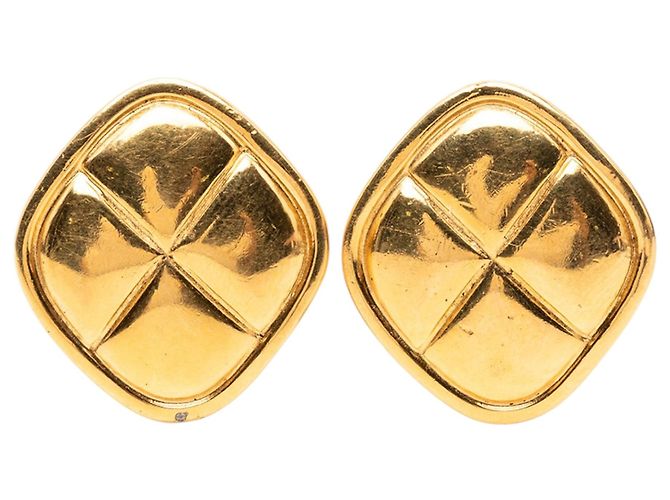 Orecchini a clip Chanel a rombi trapuntati placcati oro D'oro - vista 3