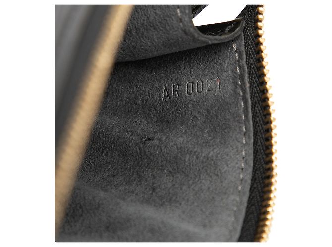 Borsa a tracolla Louis Vuitton Epi Pochette Accessoires nera Nero - vista 5