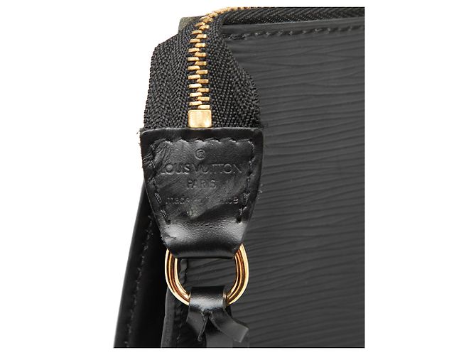 Borsa a tracolla Louis Vuitton Epi Pochette Accessoires nera Nero - vista 6