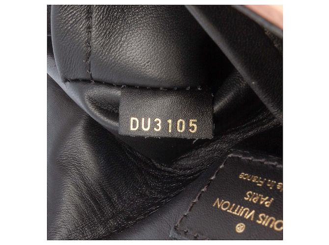 Sac à bandoulière Sac Triangle PM en cuir de veau glacé rose Louis Vuitton - vue 6