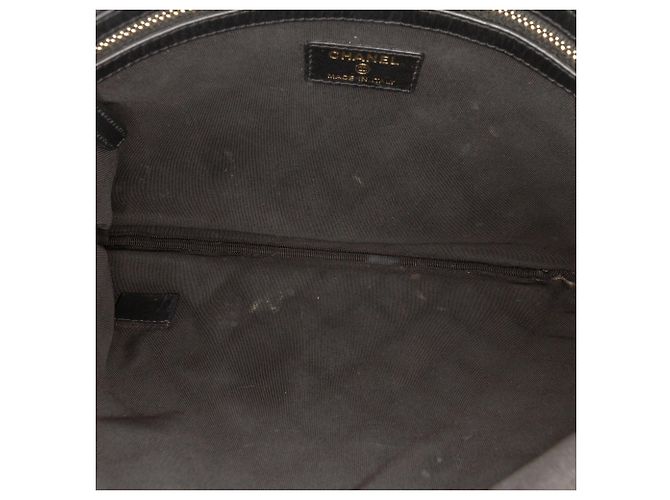 Chanel Boy O Case Clutch aus gestepptem Caviar Leder Schwarz Medium - Ansicht 4