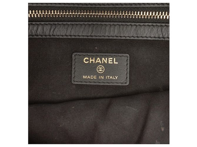 Chanel Boy O Case Clutch aus gestepptem Caviar Leder Schwarz Medium - Ansicht 5