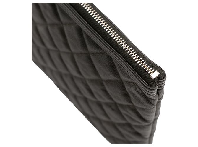 Chanel Boy O Case Clutch aus gestepptem Caviar Leder Schwarz Medium - Ansicht 9