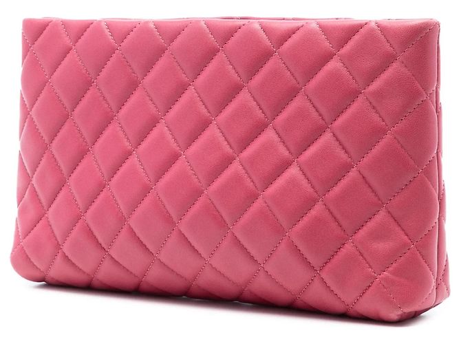 Clutch Kiss Lock in agnello trapuntato rosa Chanel - vista 2