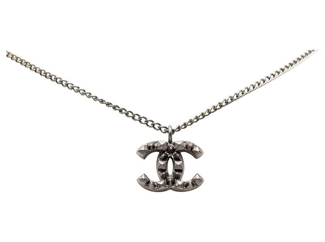 Collar con colgante de punta de latón chapado CC Chanel gris - vista 2