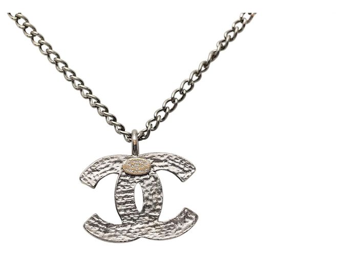 Collar con colgante de punta de latón chapado CC Chanel gris - vista 3