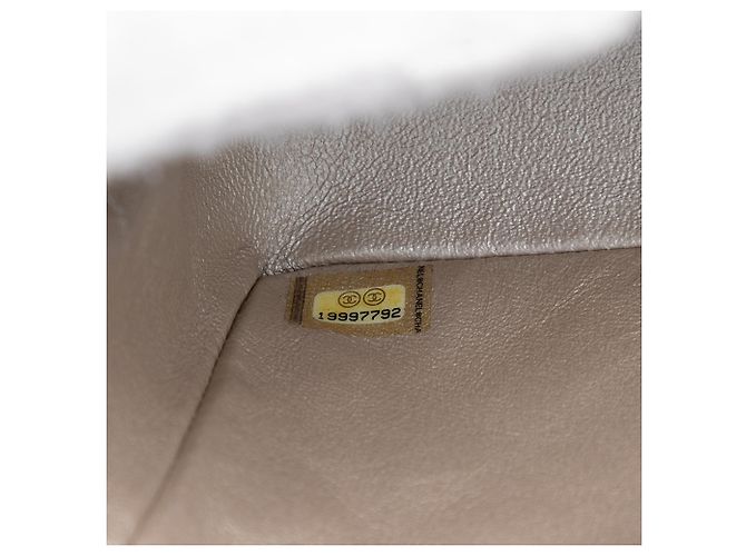 Borsa a tracolla Chanel Mini Square Classic in agnello metallizzato argento con patta singola - vista 6
