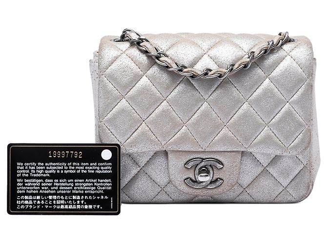 Borsa a tracolla Chanel Mini Square Classic in agnello metallizzato argento con patta singola - vista 8