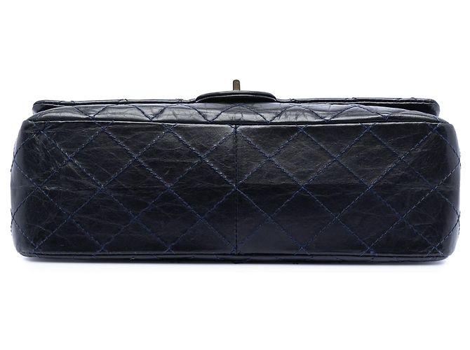 Borsa a tracolla Chanel Reissue 2.55 Double Flap 226 in pelle di vitello invecchiata trapuntata blu - vista 3