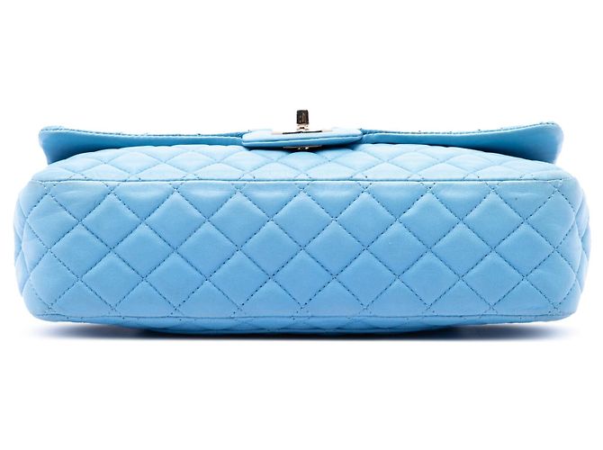 Borsa a tracolla Chanel Medium Classic Lambskin Blue con charm a cuore di San Valentino Single Flap - vista 3