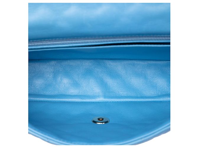 Borsa a tracolla Chanel Medium Classic Lambskin Blue con charm a cuore di San Valentino Single Flap - vista 4