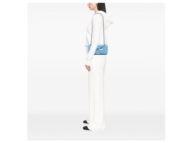 Borsa a tracolla Chanel Medium Classic Lambskin Blue con charm a cuore di San Valentino Single Flap - vista 6