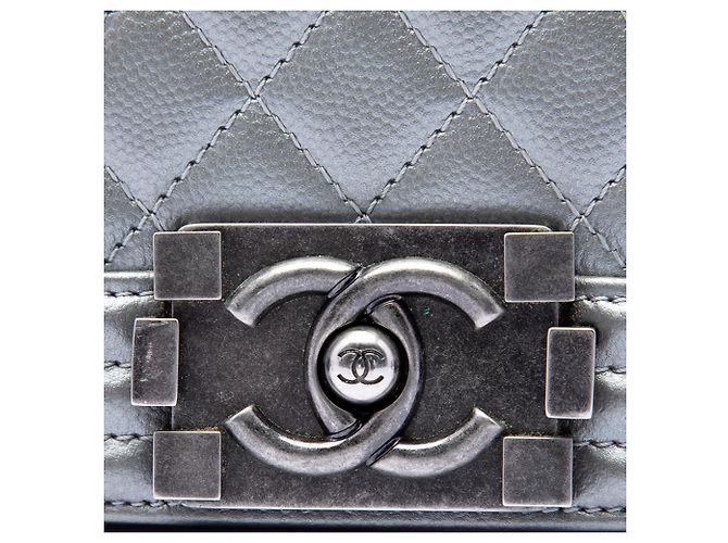 Borsa a tracolla Chanel Old Medium Quilted Metallic Caviar Boy Flap argento - vista 5