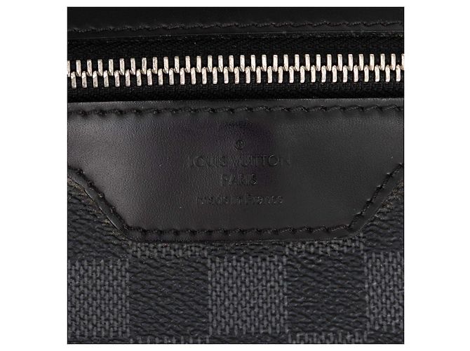 Bolso bandolera Louis Vuitton Damier Graphite Mick MM negro - vista 5