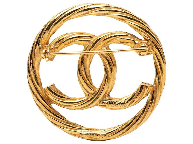 Spilla rotonda Chanel CC placcata oro D'oro - vista 2