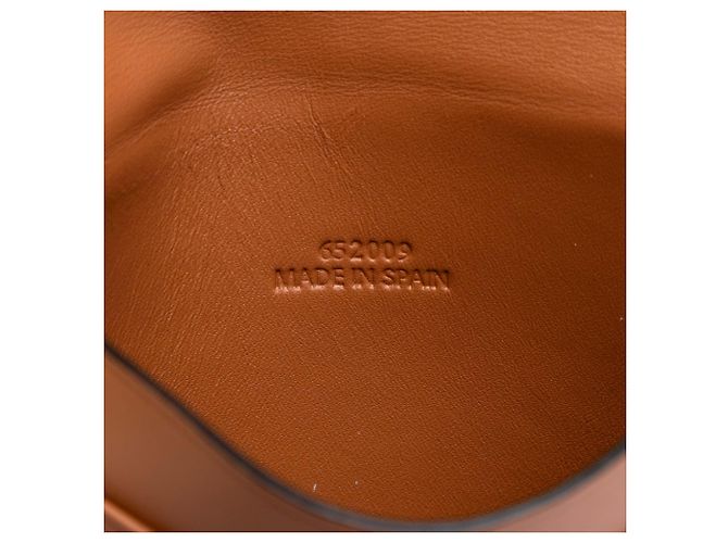 Borsa a tracolla LOEWE Small Soft Calfskin Heel Pouch marrone - vista 6
