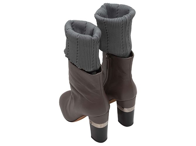 Graue Chanel Leder- und Rippstrick-Stiefeletten mit Absatz Größe 37 - Ansicht 3