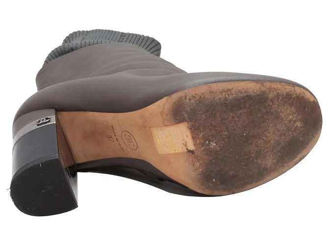 Graue Chanel Leder- und Rippstrick-Stiefeletten mit Absatz Größe 37 - Ansicht 5