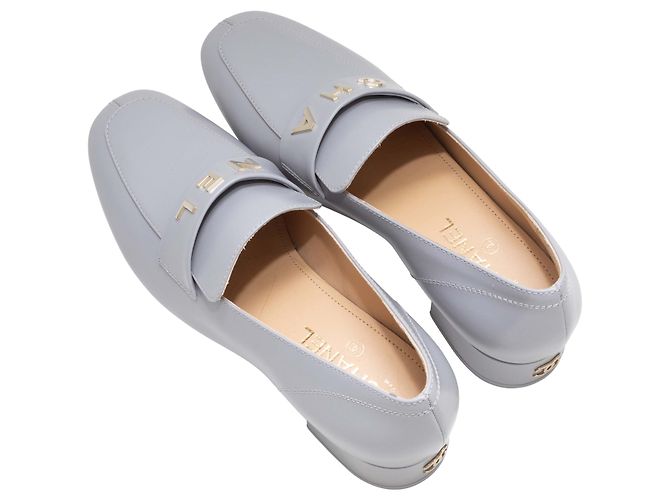 Graue Chanel Leder-Loafer mit Schriftzug Absatz Größe 42 - Ansicht 3