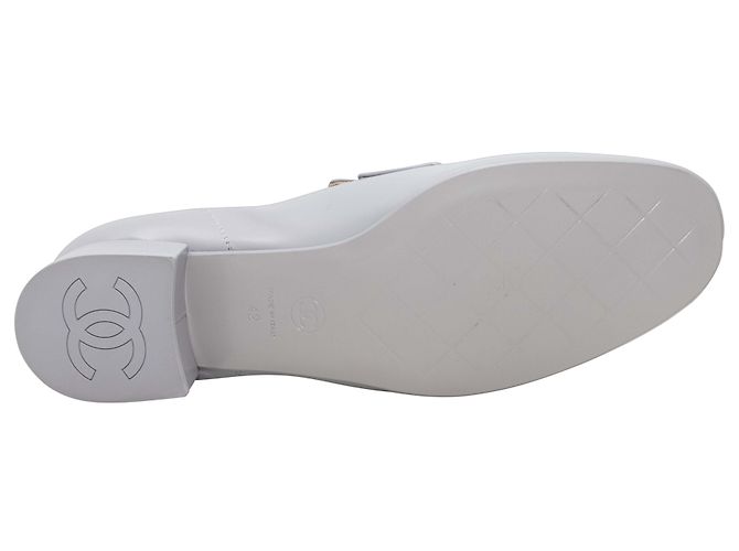 Graue Chanel Leder-Loafer mit Schriftzug Absatz Größe 42 - Ansicht 5
