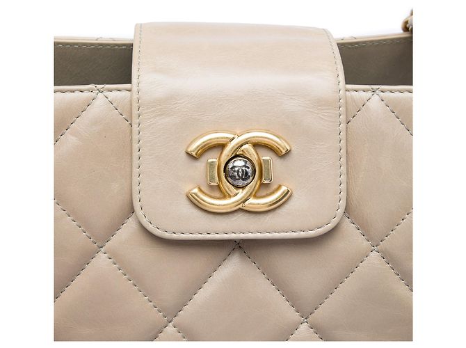 Tote Daily Walk em couro de vitelo glacê acolchoado bege Chanel - vista 5
