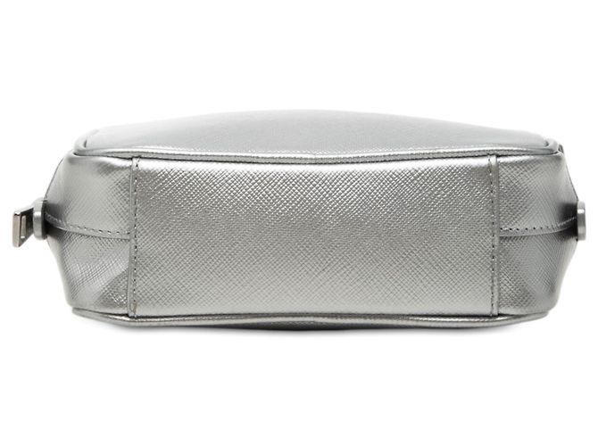 Bolsa de câmera Prada Mini Metallic Saffiano Lux prata - vista 3