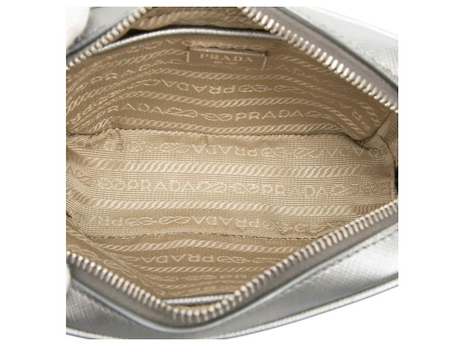 Bolsa de câmera Prada Mini Metallic Saffiano Lux prata - vista 4