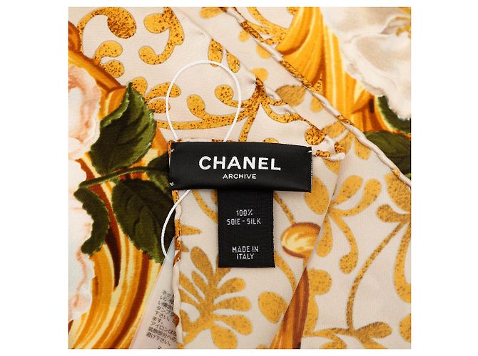 Sciarpa in seta Chanel Camellia Baroque dorata D'oro - vista 3