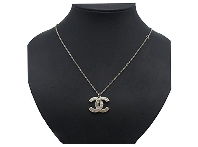 Collana con pendente Chanel CC in ottone con strass e perle finte argento - vista 11