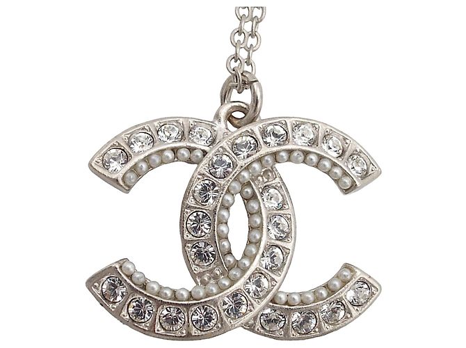 Collana con pendente Chanel CC in ottone con strass e perle finte argento - vista 2
