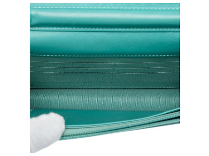 Portafoglio con catena Boy in velluto trapuntato blu Chanel - vista 4