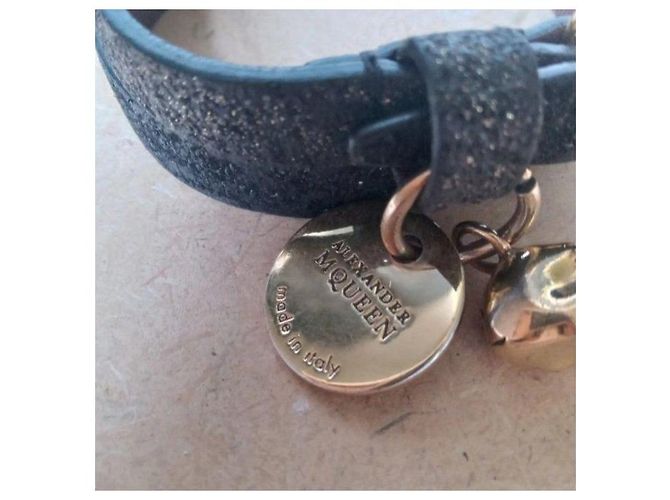 Bracciale in pelle con charm Skull Alexander McQueen Nero D'oro - vista 5