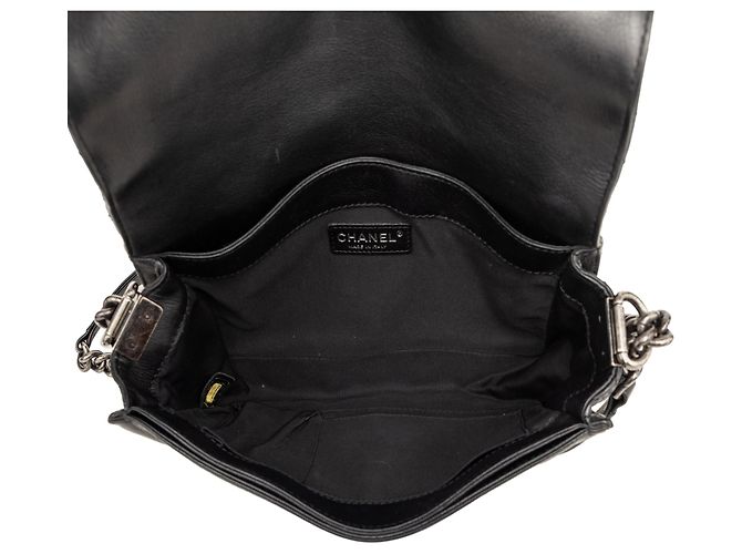 Borsa a tracolla Chanel Boy Reverso con patta in pelle di vitello nera Medium Nero - vista 4