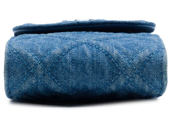 Borsa telefono Chanel 19 in denim blu con catena - vista 3